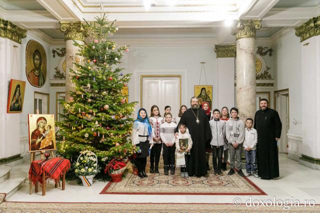 (Foto) Parohia Ghelăiești – Colindători la Reședința Mitropolitană 2022