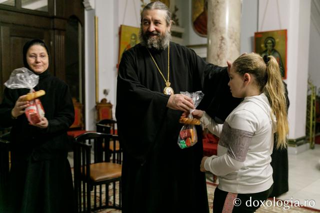 (Foto) Parohia Ghelăiești – Colindători la Reședința Mitropolitană 2022