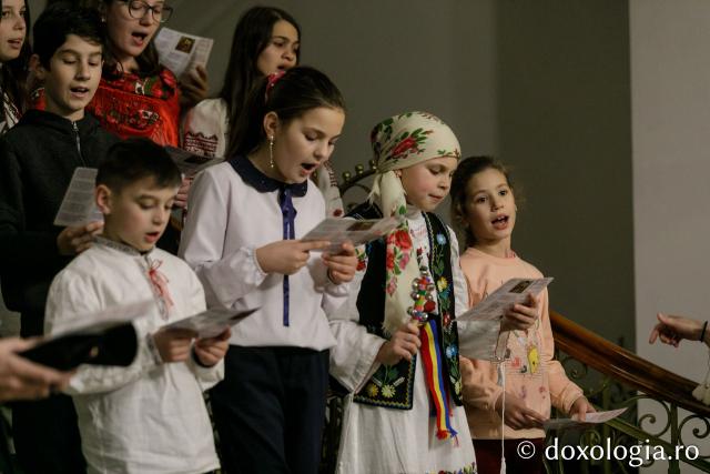 (Foto) Parohia Isaia – Colindători la Reședința Mitropolitană 2022