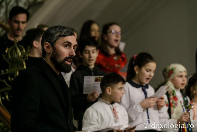 (Foto) Parohia Isaia – Colindători la Reședința Mitropolitană 2022