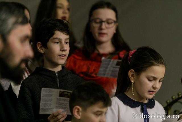(Foto) Parohia Isaia – Colindători la Reședința Mitropolitană 2022