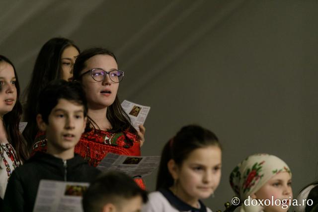 (Foto) Parohia Isaia – Colindători la Reședința Mitropolitană 2022