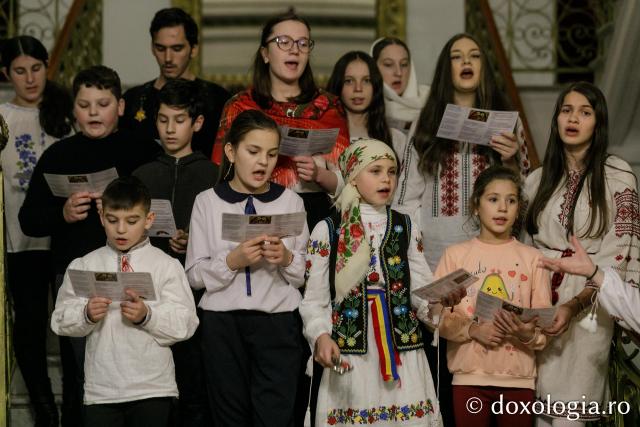 (Foto) Parohia Isaia – Colindători la Reședința Mitropolitană 2022