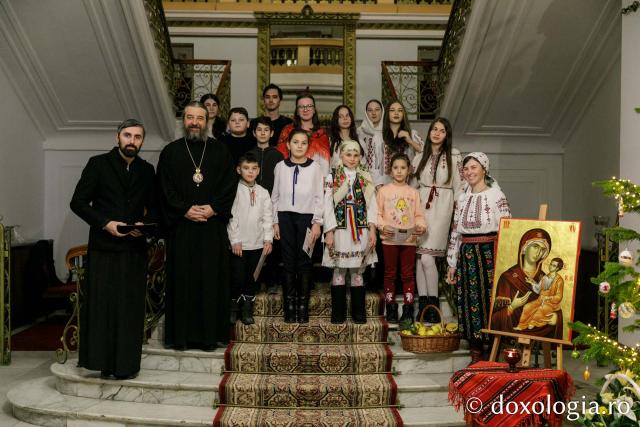 (Foto) Parohia Isaia – Colindători la Reședința Mitropolitană 2022