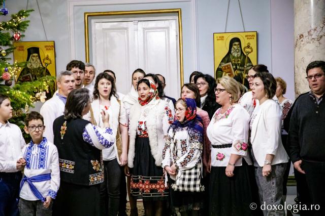 (Foto) Parohia „Sf. Iosif” Rediu – Colindători la Reședința Mitropolitană 2022   
