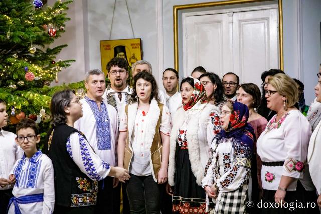 (Foto) Parohia „Sf. Iosif” Rediu – Colindători la Reședința Mitropolitană 2022   