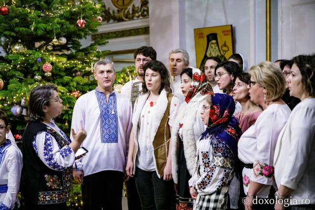 (Foto) Parohia „Sf. Iosif” Rediu – Colindători la Reședința Mitropolitană 2022   