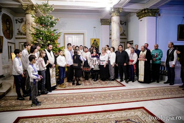 (Foto) Parohia „Sf. Iosif” Rediu – Colindători la Reședința Mitropolitană 2022   