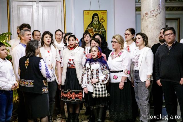 (Foto) Parohia „Sf. Iosif” Rediu – Colindători la Reședința Mitropolitană 2022   
