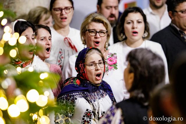 (Foto) Parohia „Sf. Iosif” Rediu – Colindători la Reședința Mitropolitană 2022   