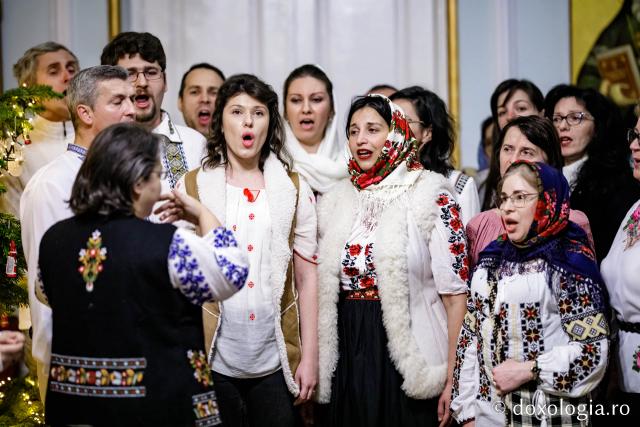 (Foto) Parohia „Sf. Iosif” Rediu – Colindători la Reședința Mitropolitană 2022   