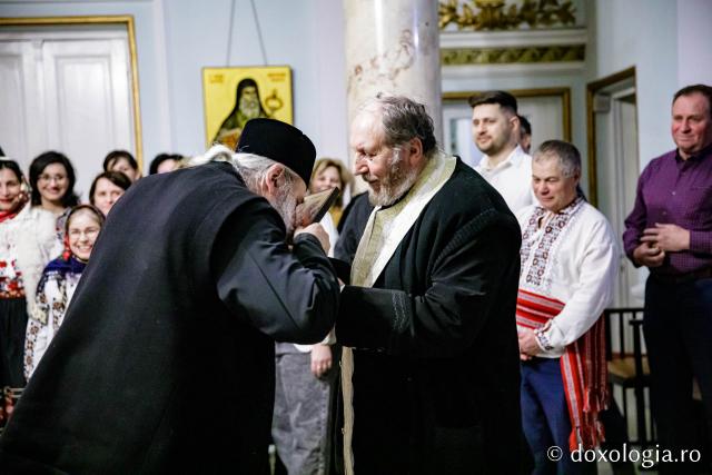(Foto) Parohia „Sf. Iosif” Rediu – Colindători la Reședința Mitropolitană 2022   