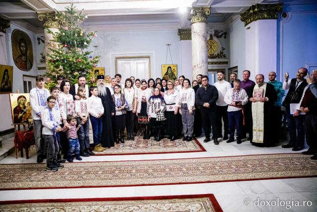 (Foto) Parohia „Sf. Iosif” Rediu – Colindători la Reședința Mitropolitană 2022   