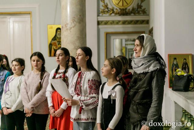(Foto) Școala Dagâța – Colindători la Reședința Mitropolitană 2022
