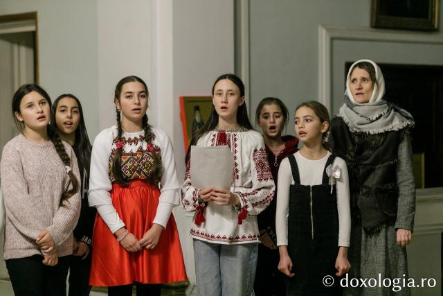 (Foto) Școala Dagâța – Colindători la Reședința Mitropolitană 2022