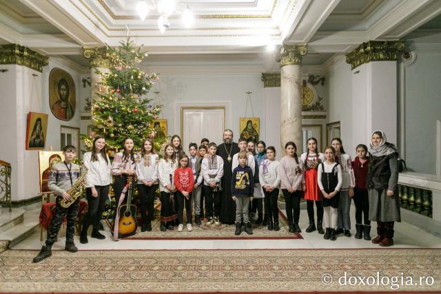 (Foto) Școala Dagâța – Colindători la Reședința Mitropolitană 2022