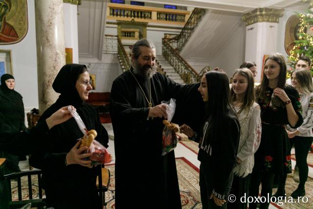 (Foto) Școala Dagâța – Colindători la Reședința Mitropolitană 2022