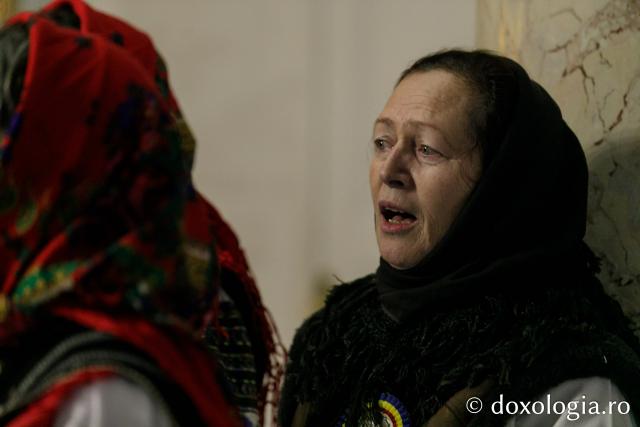 (Foto) Parohia „Sfântul Vasile” Hârlău – Colindători la Reședința Mitropolitană 2022