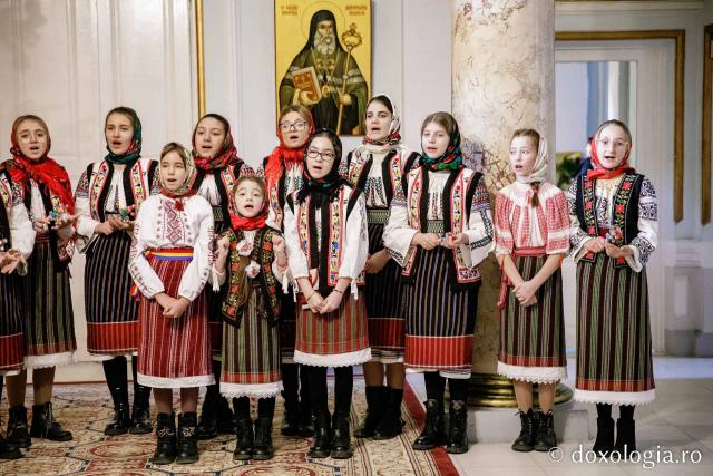 (Foto) Parohia Stefanești – Colindători la Reședința Mitropolitană 2022