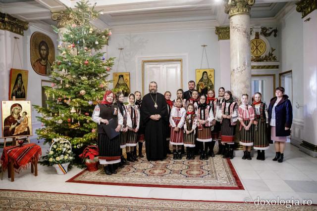 (Foto) Parohia Stefanești – Colindători la Reședința Mitropolitană 2022