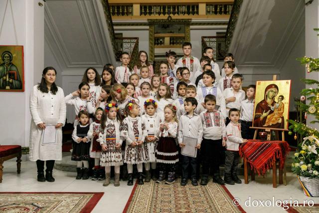 (Foto) Parohia Tălpălari – Colindători la Reședința Mitropolitană 2022