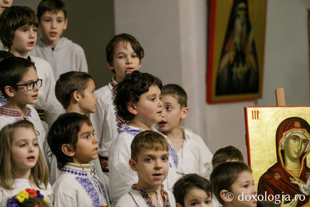 (Foto) Parohia Tălpălari – Colindători la Reședința Mitropolitană 2022