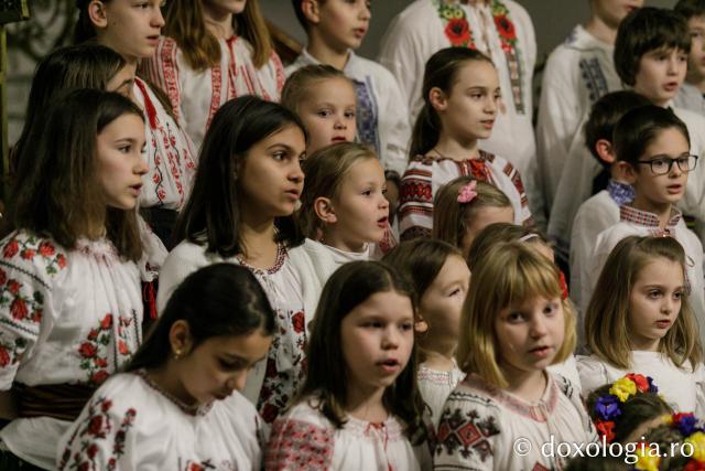 (Foto) Parohia Tălpălari – Colindători la Reședința Mitropolitană 2022