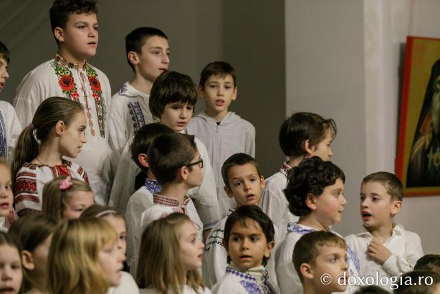 (Foto) Parohia Tălpălari – Colindători la Reședința Mitropolitană 2022