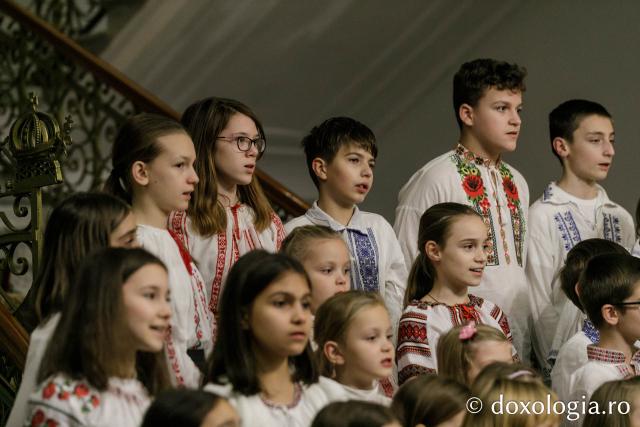 (Foto) Parohia Tălpălari – Colindători la Reședința Mitropolitană 2022