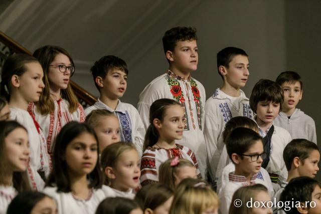 (Foto) Parohia Tălpălari – Colindători la Reședința Mitropolitană 2022