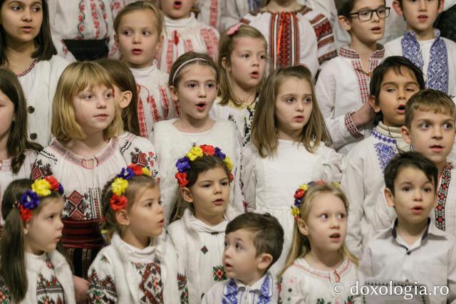 (Foto) Parohia Tălpălari – Colindători la Reședința Mitropolitană 2022