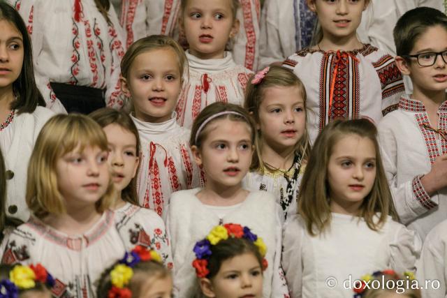 (Foto) Parohia Tălpălari – Colindători la Reședința Mitropolitană 2022