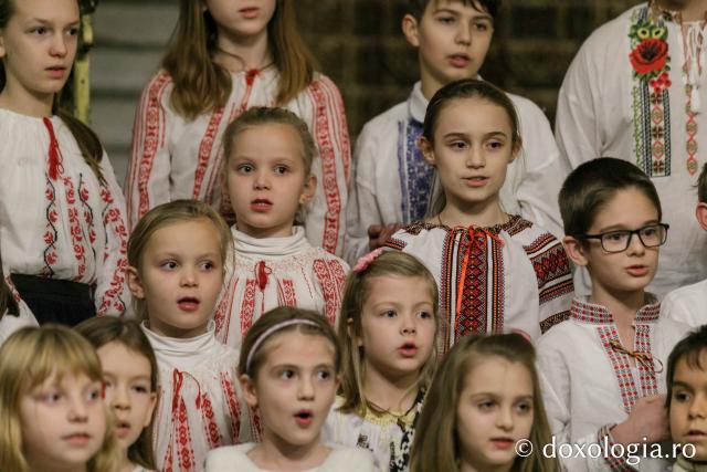 (Foto) Parohia Tălpălari – Colindători la Reședința Mitropolitană 2022