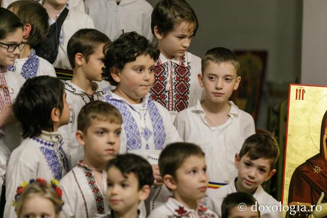 (Foto) Parohia Tălpălari – Colindători la Reședința Mitropolitană 2022