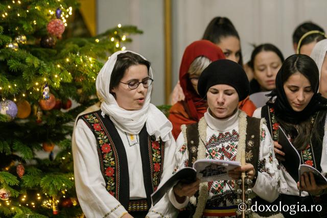 (Foto) Parohia Tălpălari – Colindători la Reședința Mitropolitană 2022