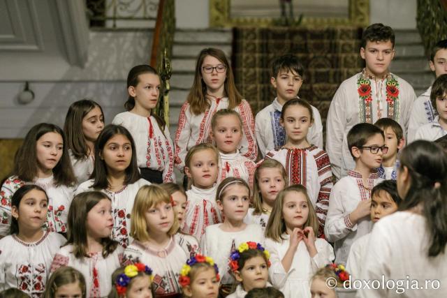 (Foto) Parohia Tălpălari – Colindători la Reședința Mitropolitană 2022