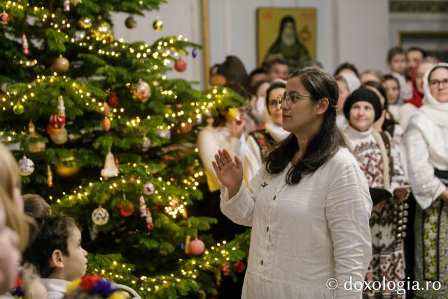 (Foto) Parohia Tălpălari – Colindători la Reședința Mitropolitană 2022