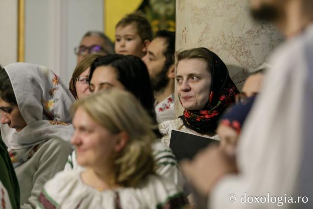 (Foto) Parohia Tălpălari – Colindători la Reședința Mitropolitană 2022
