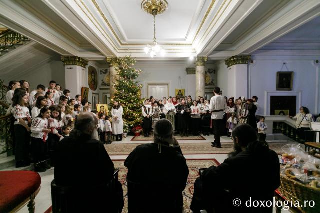 (Foto) Parohia Tălpălari – Colindători la Reședința Mitropolitană 2022