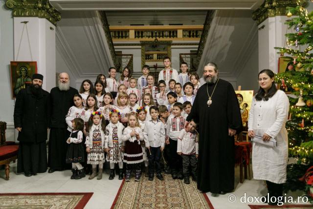 (Foto) Parohia Tălpălari – Colindători la Reședința Mitropolitană 2022