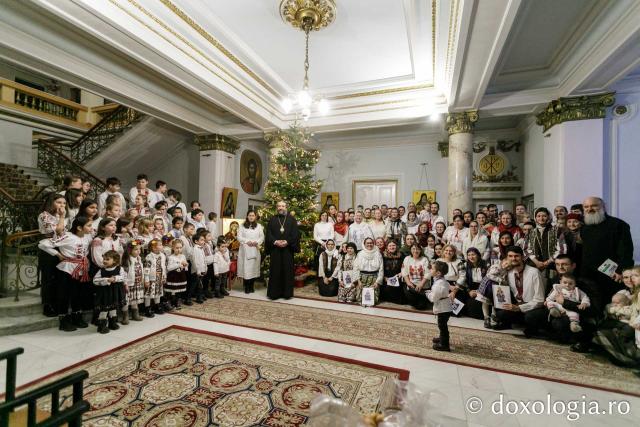 (Foto) Parohia Tălpălari – Colindători la Reședința Mitropolitană 2022