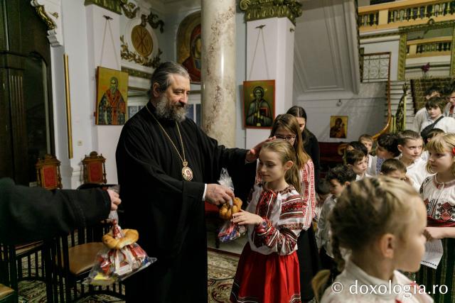 (Foto) Parohia Tălpălari – Colindători la Reședința Mitropolitană 2022