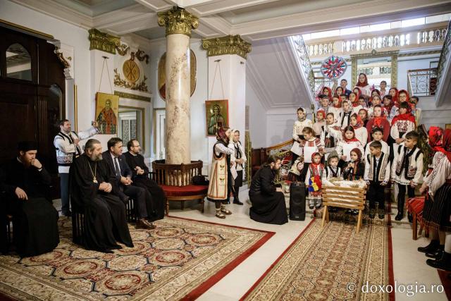 (Foto) Parohia Țolici - Neamț – Colindători la Reședința Mitropolitană 2022
