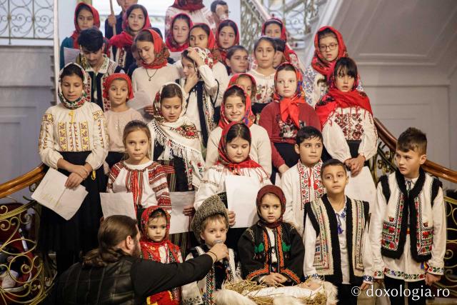 (Foto) Parohia Țolici - Neamț – Colindători la Reședința Mitropolitană 2022