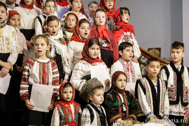 (Foto) Parohia Țolici - Neamț – Colindători la Reședința Mitropolitană 2022