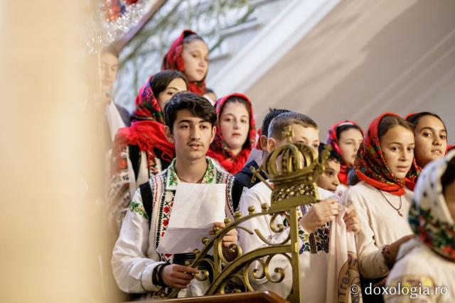 (Foto) Parohia Țolici - Neamț – Colindători la Reședința Mitropolitană 2022