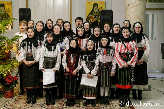 (Foto) Parohia Vorona Mare – Colindători la Reședința Mitropolitană 2022