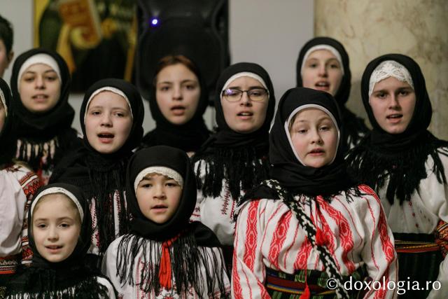 (Foto) Parohia Vorona Mare – Colindători la Reședința Mitropolitană 2022
