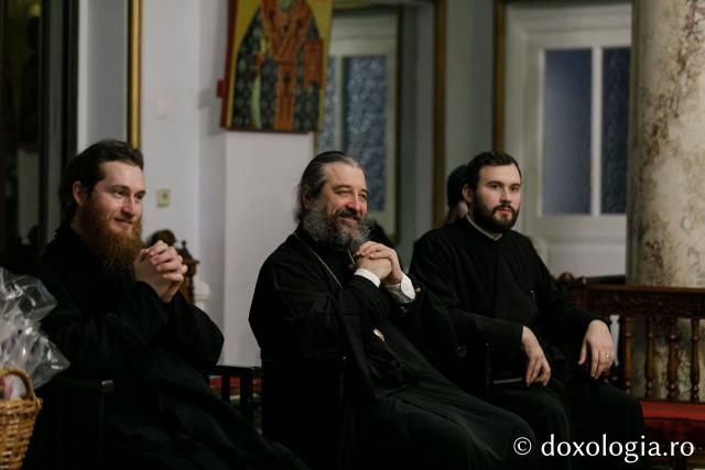 (Foto) Parohia Vorona Mare – Colindători la Reședința Mitropolitană 2022