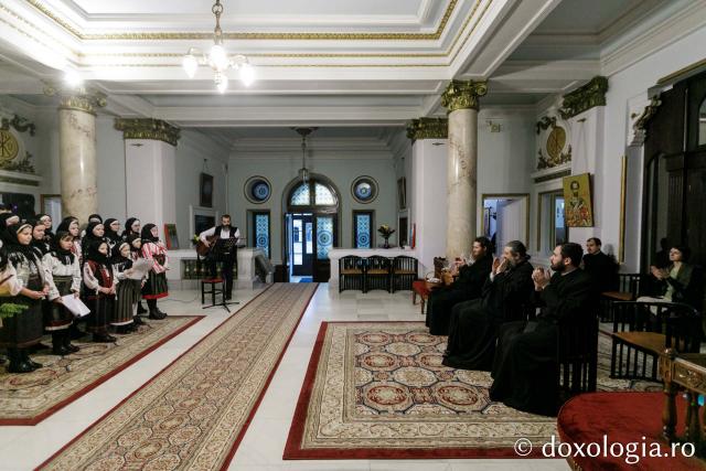 (Foto) Parohia Vorona Mare – Colindători la Reședința Mitropolitană 2022